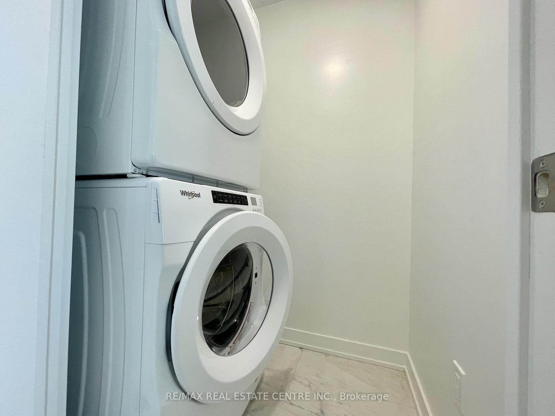 1035 Southdown Road Unit 1606 photo 25