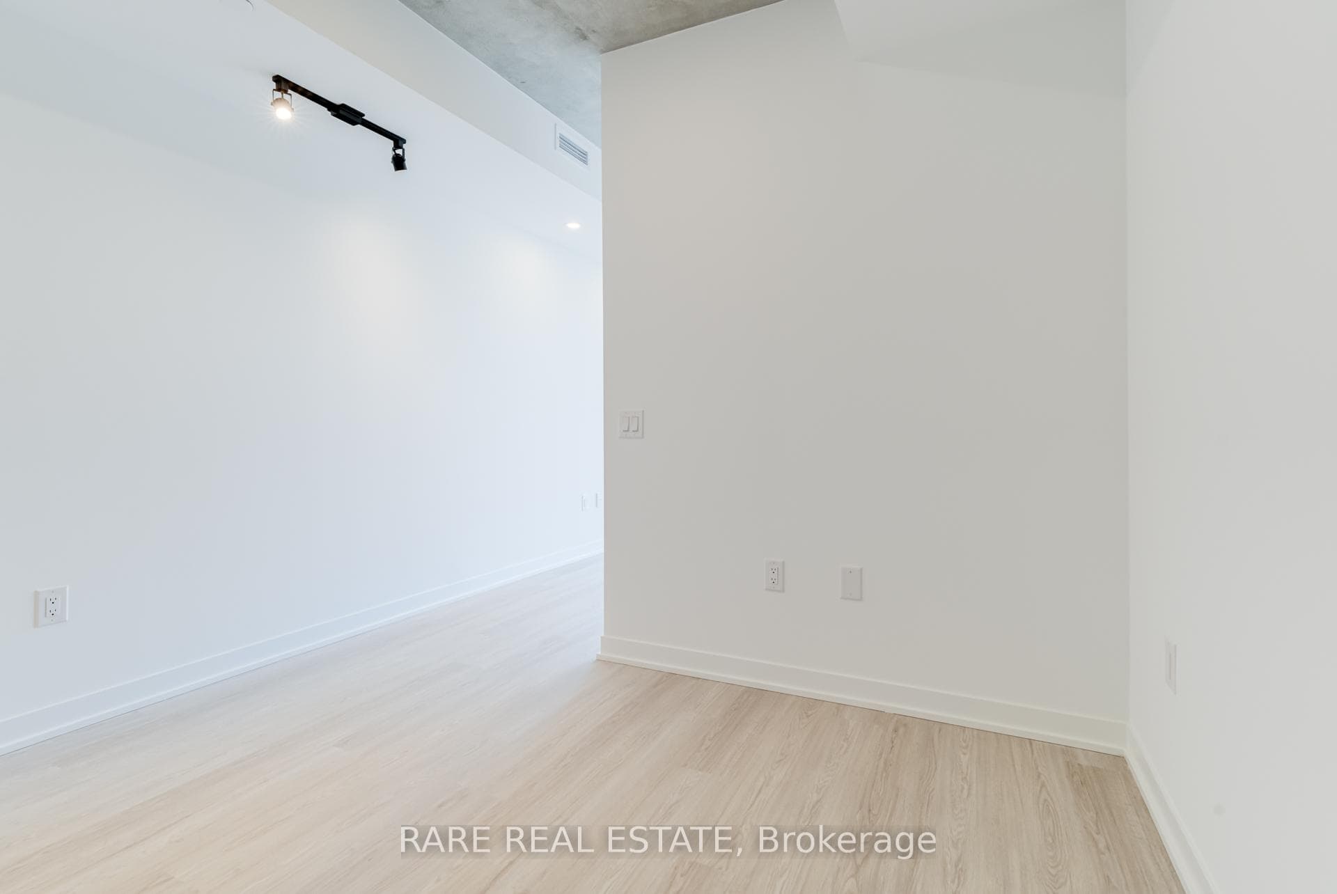 195 McCaul Street Unit 619 photo 6