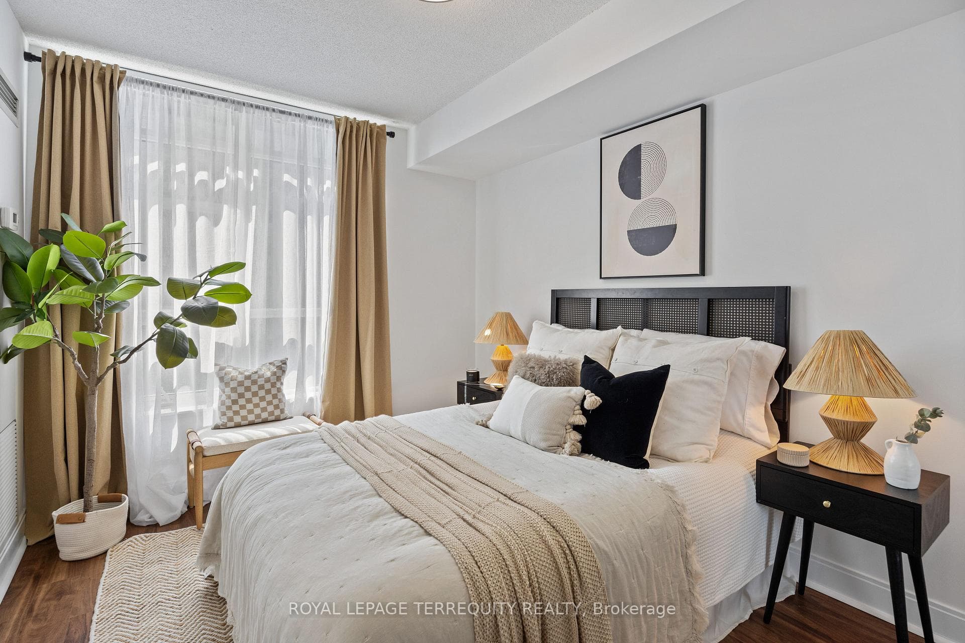 105 Harrison Garden Boulevard Unit 2012 photo 9