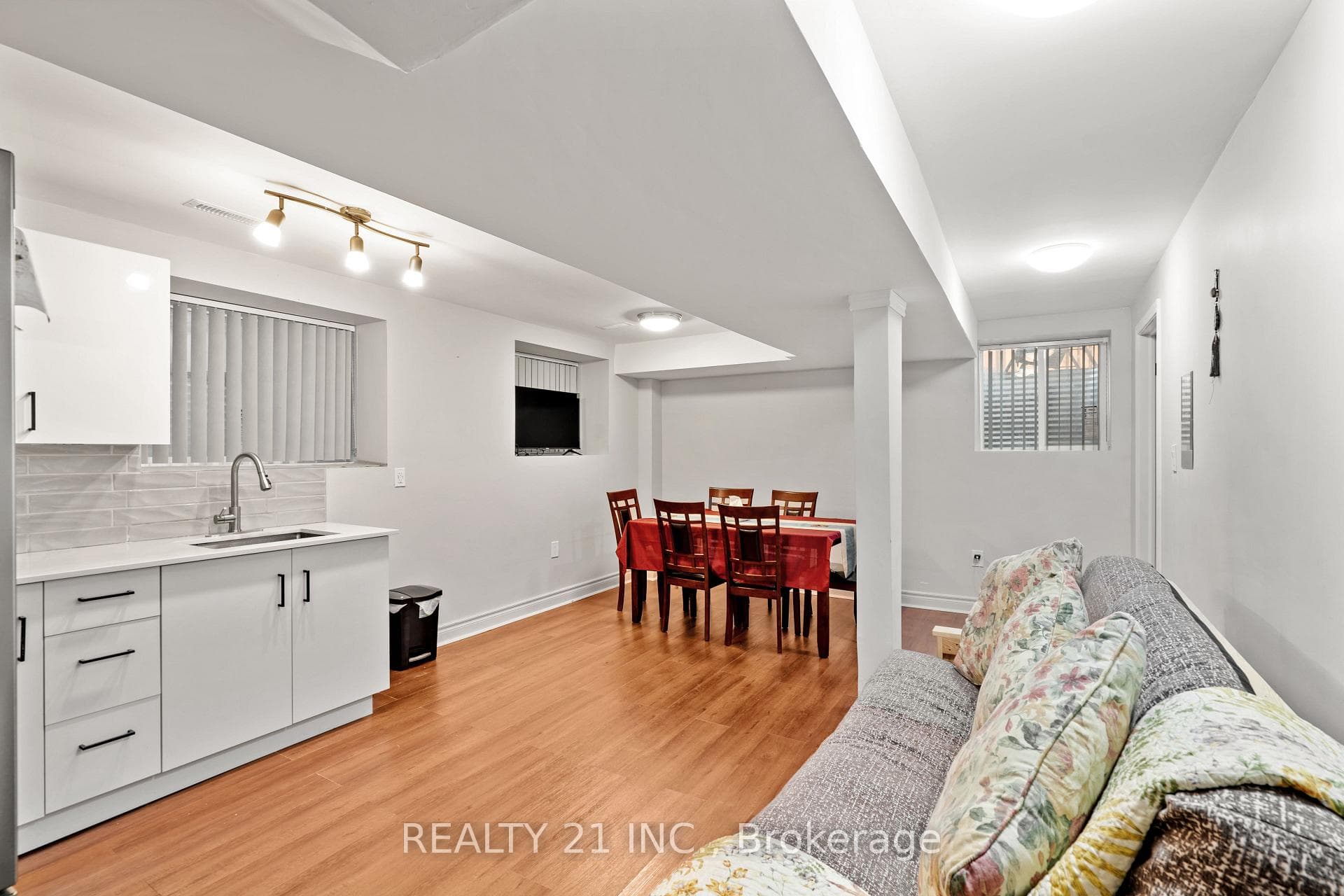 6 Ogston Crescent photo 28