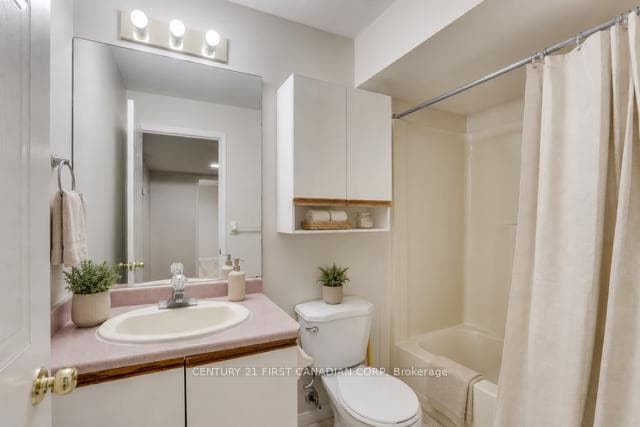 604 Talltree Crescent photo 37