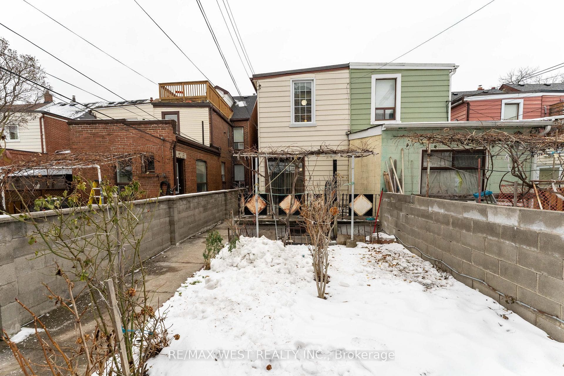 205 Markham Street photo 42
