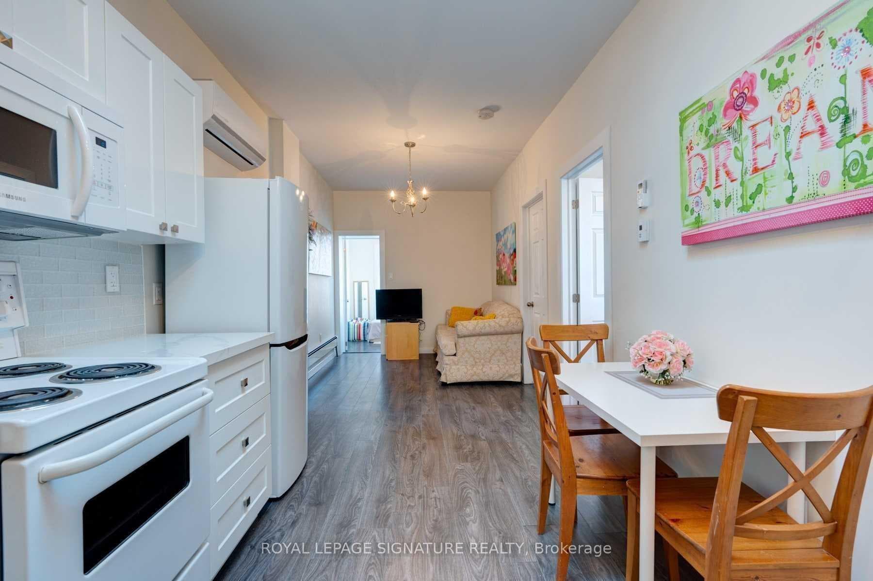 3224 Danforth Avenue Unit 3 photo 7