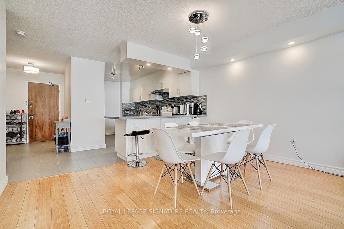 45 Carlton Street Unit 1209 photo 7