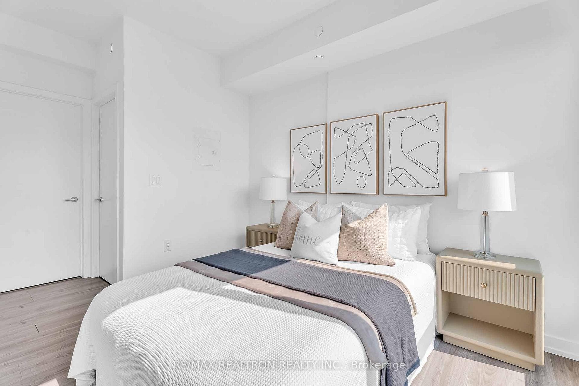 10 De Boers Drive Unit 801 photo 26