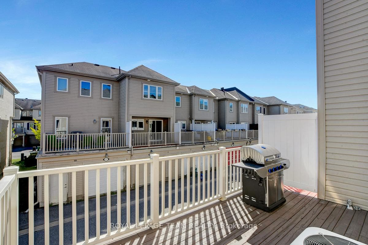3865 STRANDHERD Drive photo 17