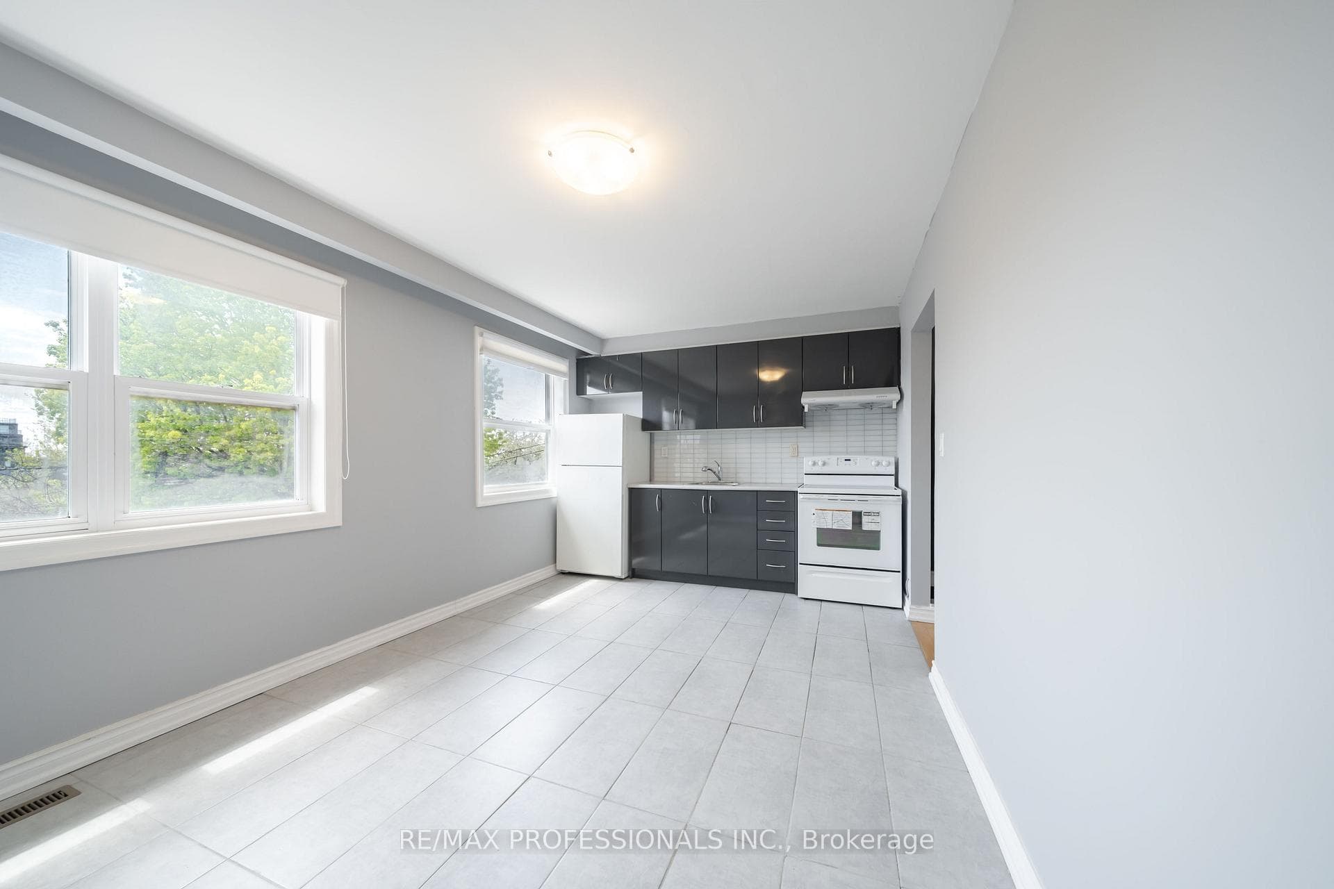 35A Bowie Avenue Unit Upper photo 8