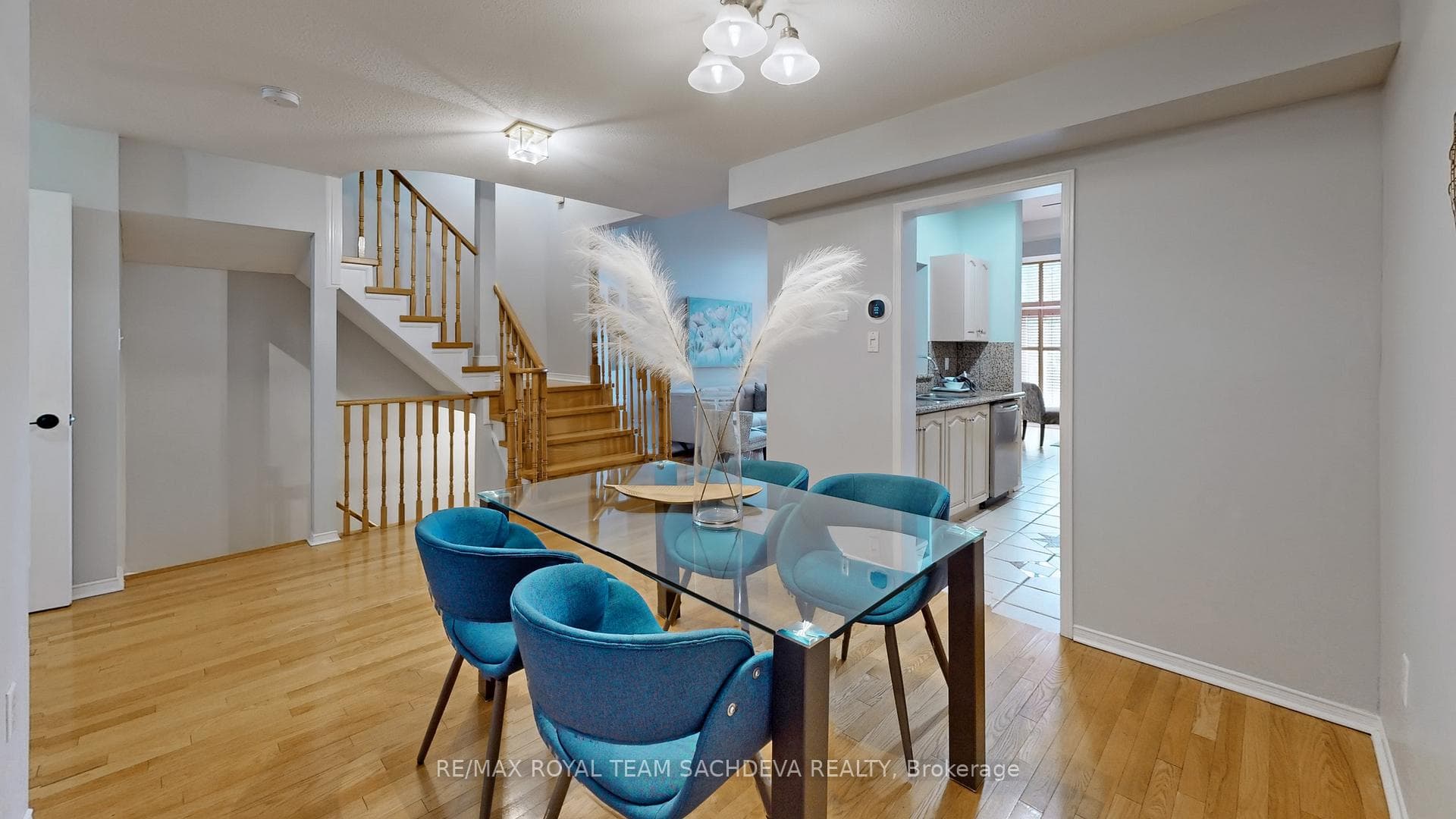 51 Queensway Drive photo 13