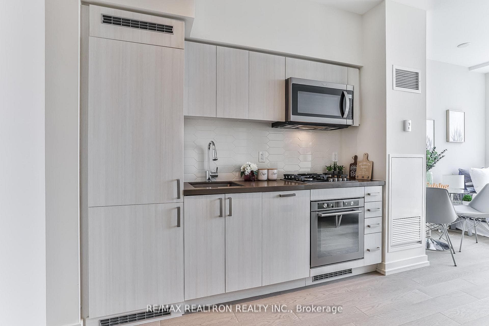 501 St Clair Avenue Unit 618 photo 11