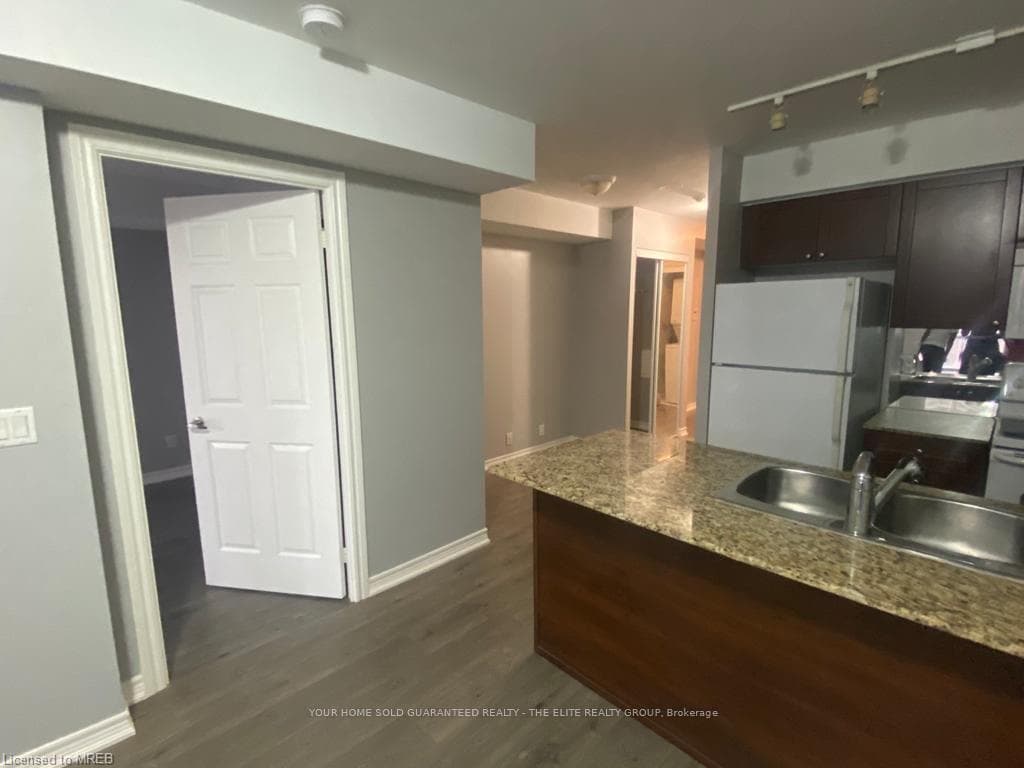 761 Bay Street Unit 511 photo 5