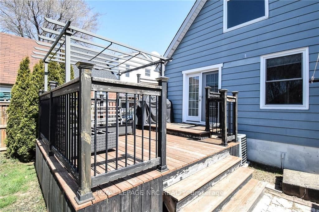 11 MONTGOMERY Avenue photo 40