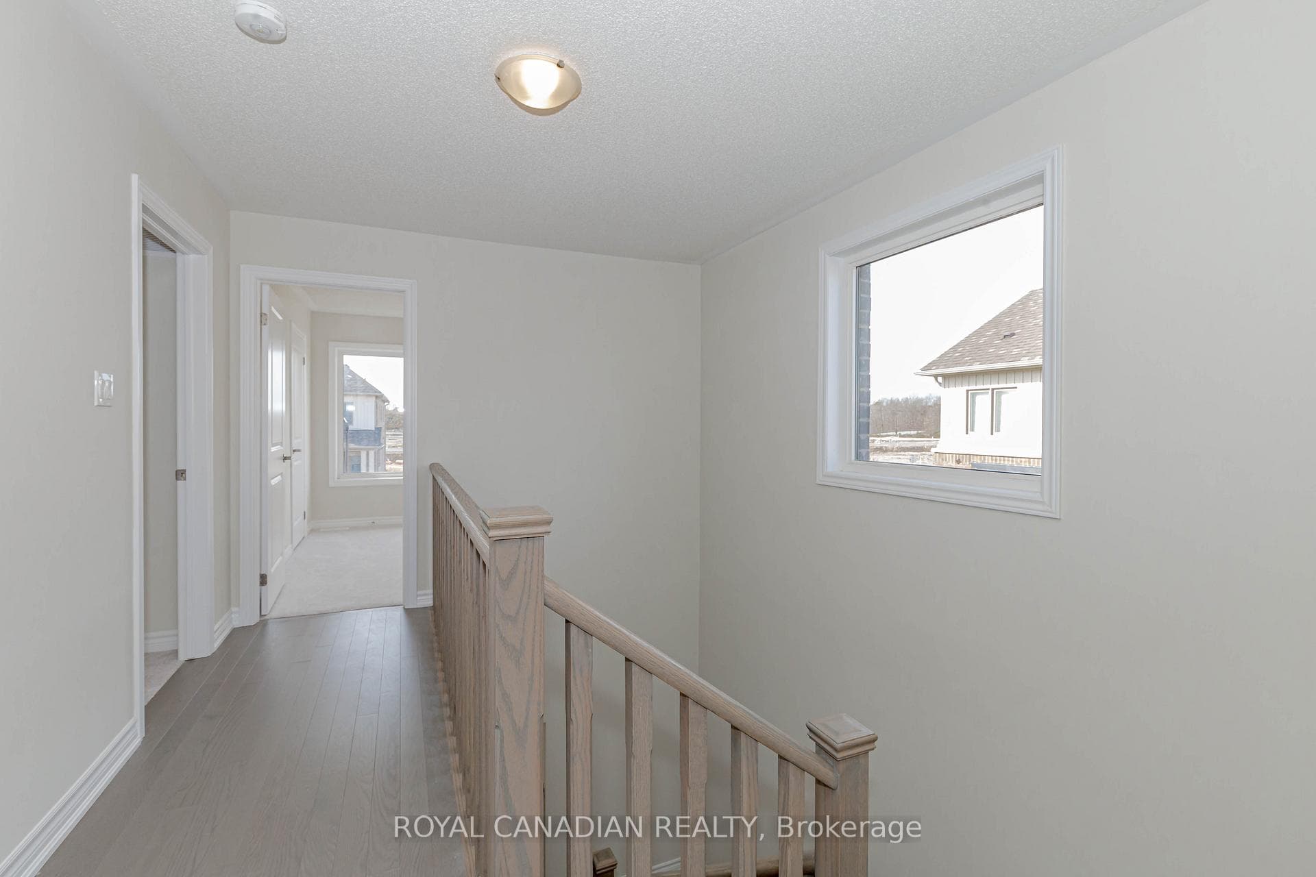 2 Molnar Crescent photo 34
