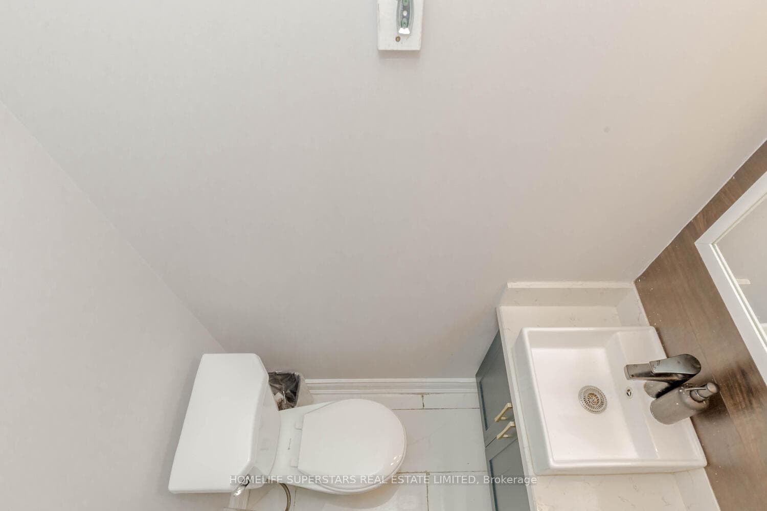 87 Aloma Crescent photo 14