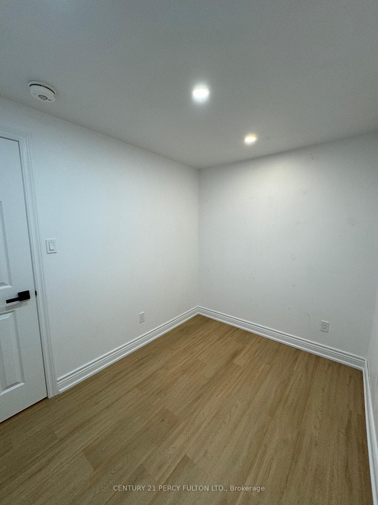 382 Lansdowne Avenue Unit Lower photo 7