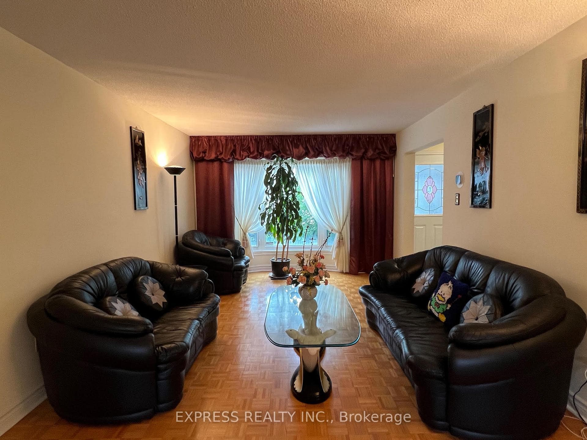 16 Hanover Court photo 7