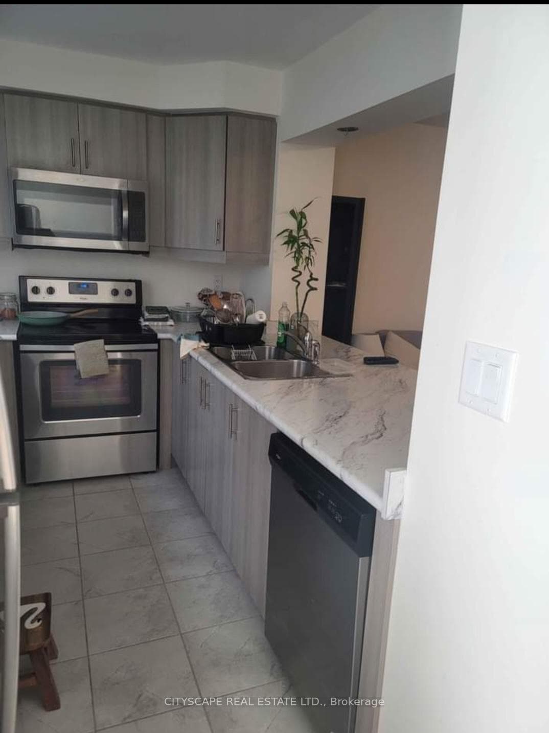 561 ALLPORT Gate photo 5