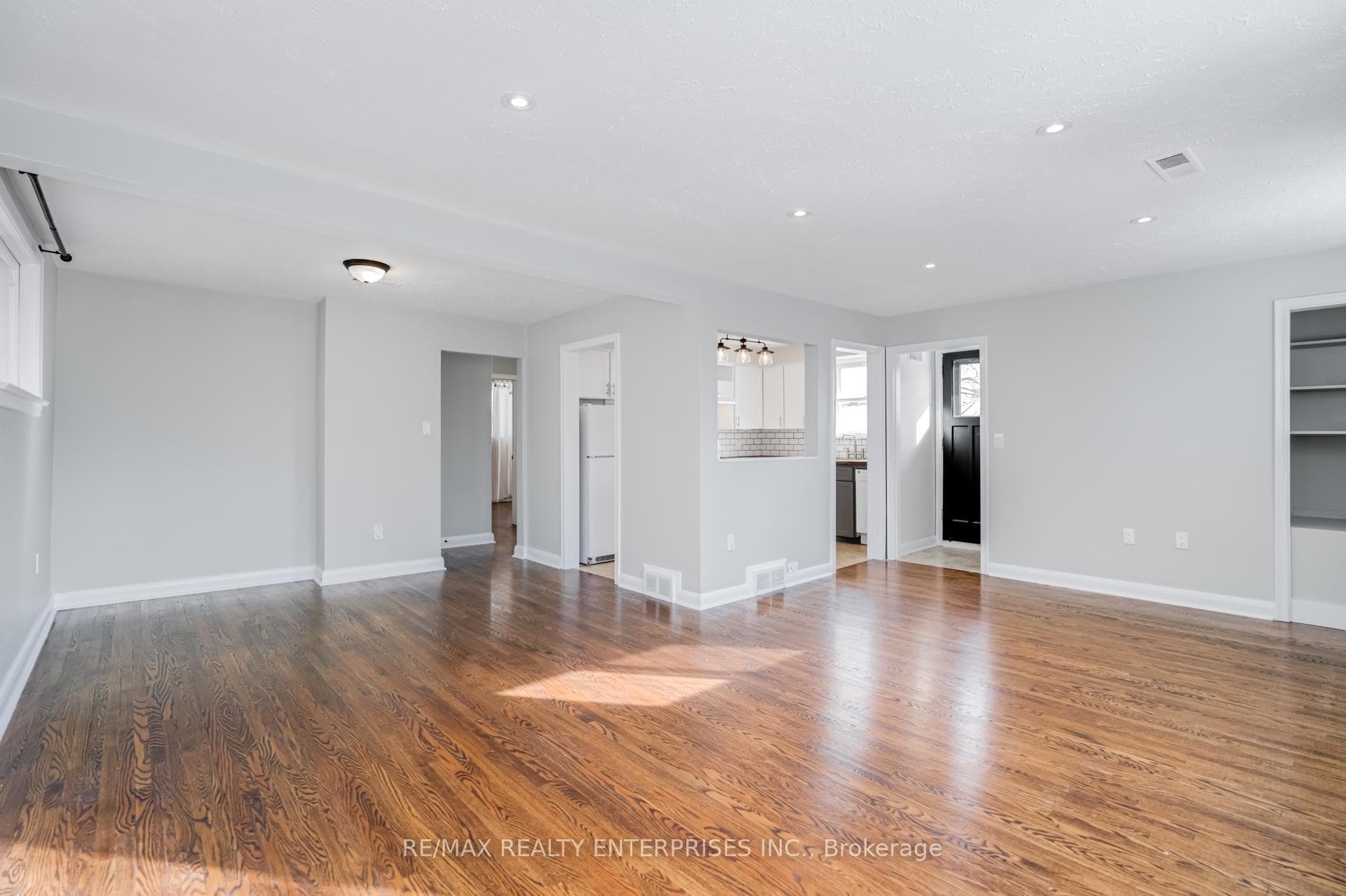 34 Elizabeth Street Unit A photo 5