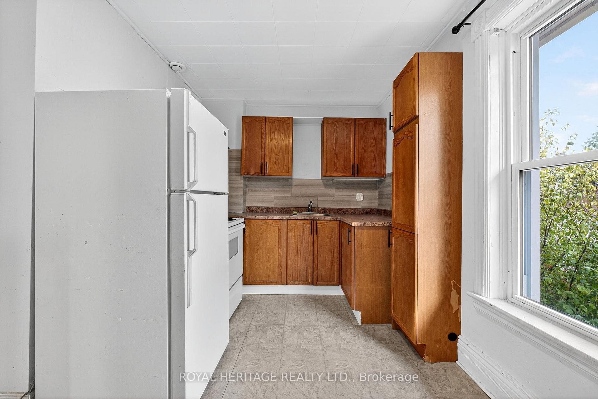 Upper unit Kitchen