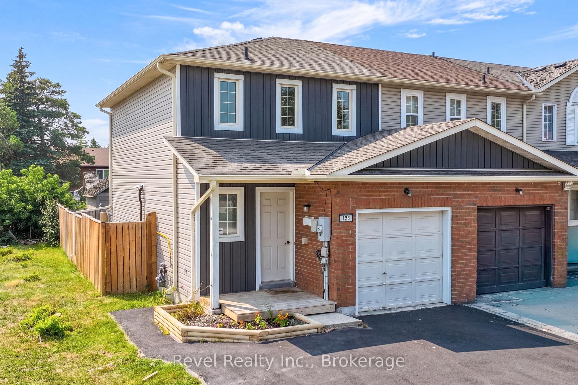 123 Albert Street photo 2