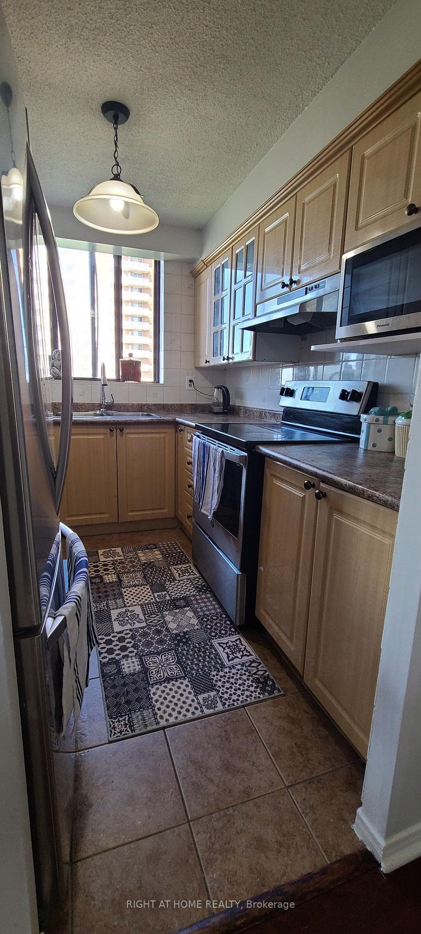 10 TAPSCOTT Road Unit 405 photo 12