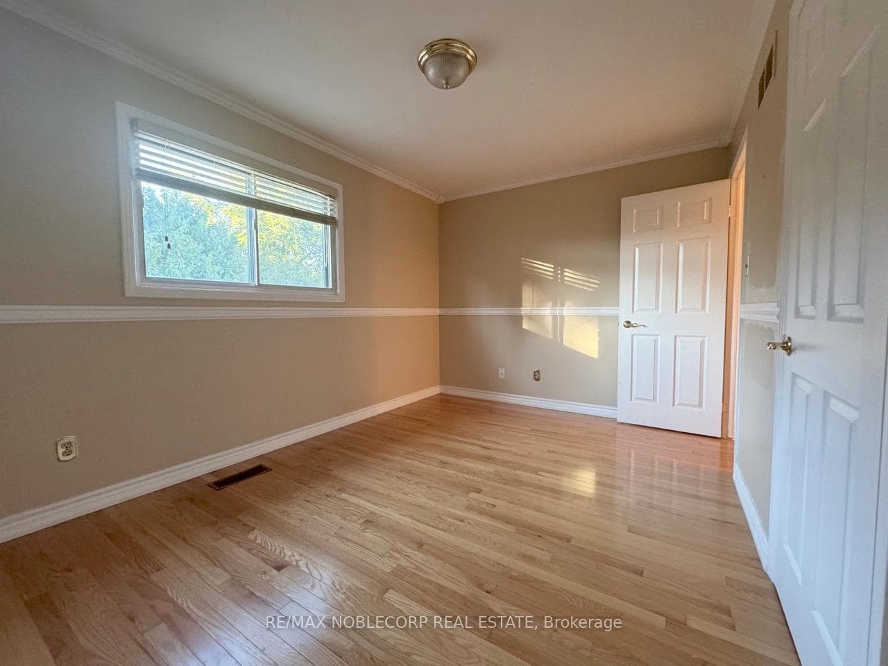 515 Louis Drive Unit Upper photo 9