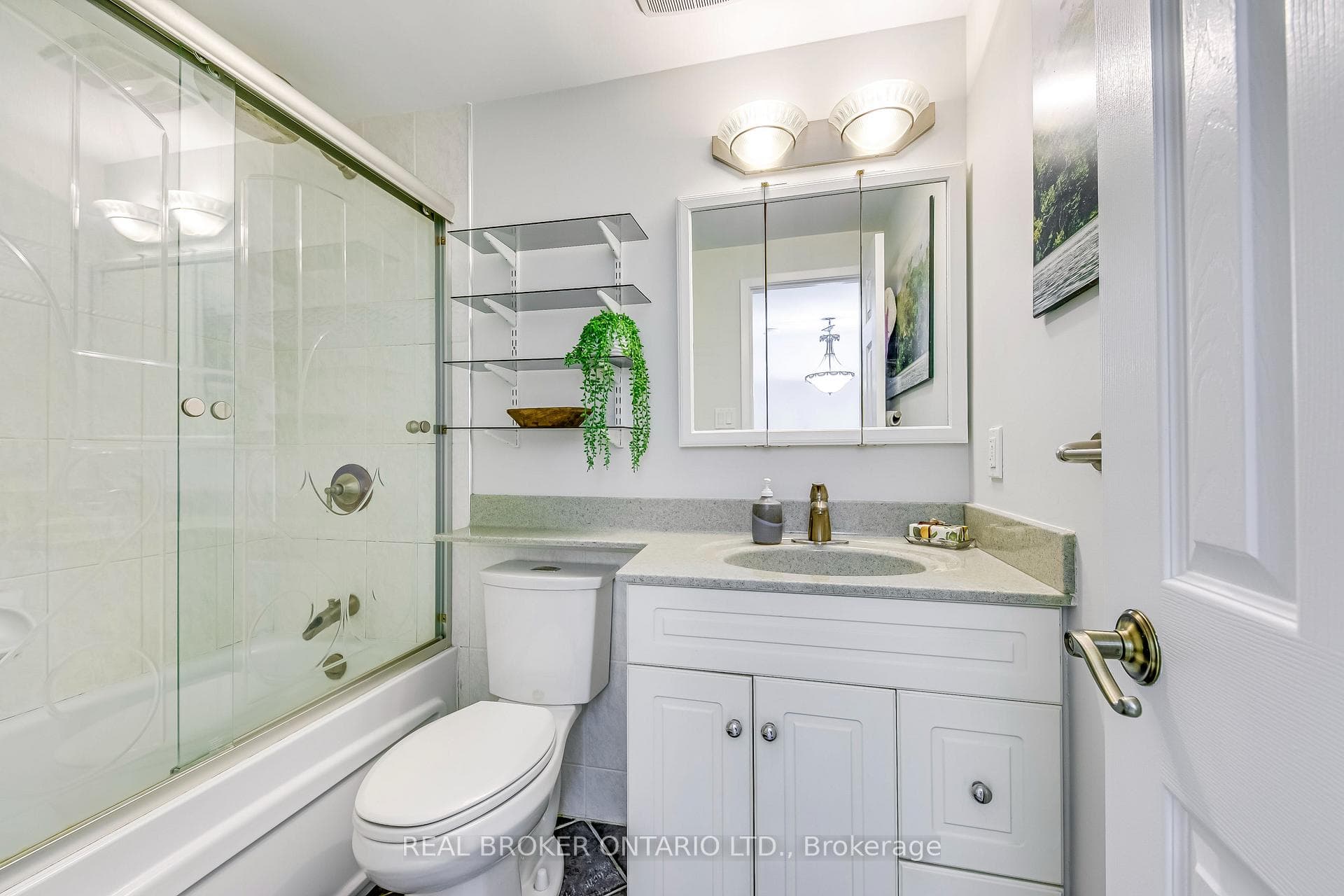 4 Pc. Main Bathroom