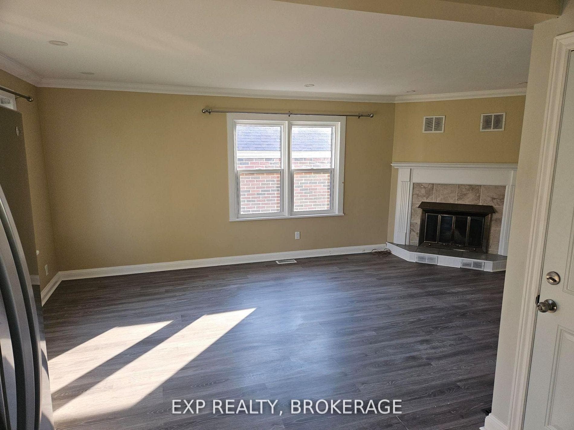 300 HERBERT Street photo 9
