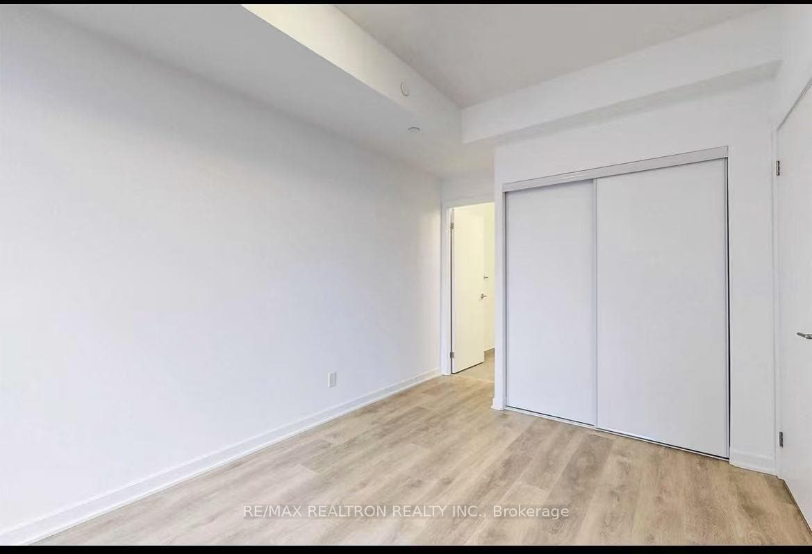 38 Forest Manor Road Unit 810 photo 10