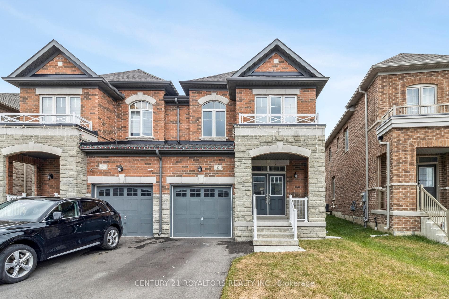 25 Ferragine Crescent photo 1
