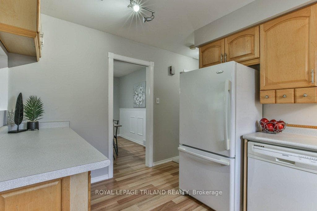 76 SPEIGHT Crescent photo 14