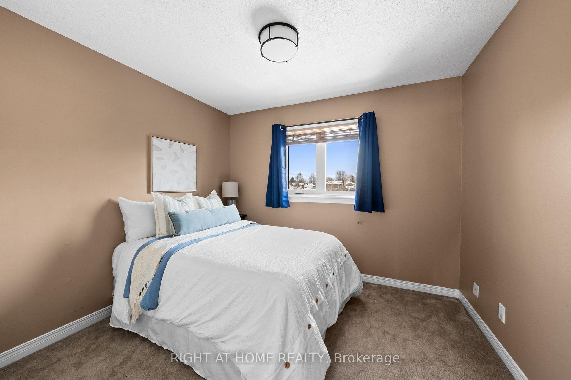 21 SLADE Crescent photo 27