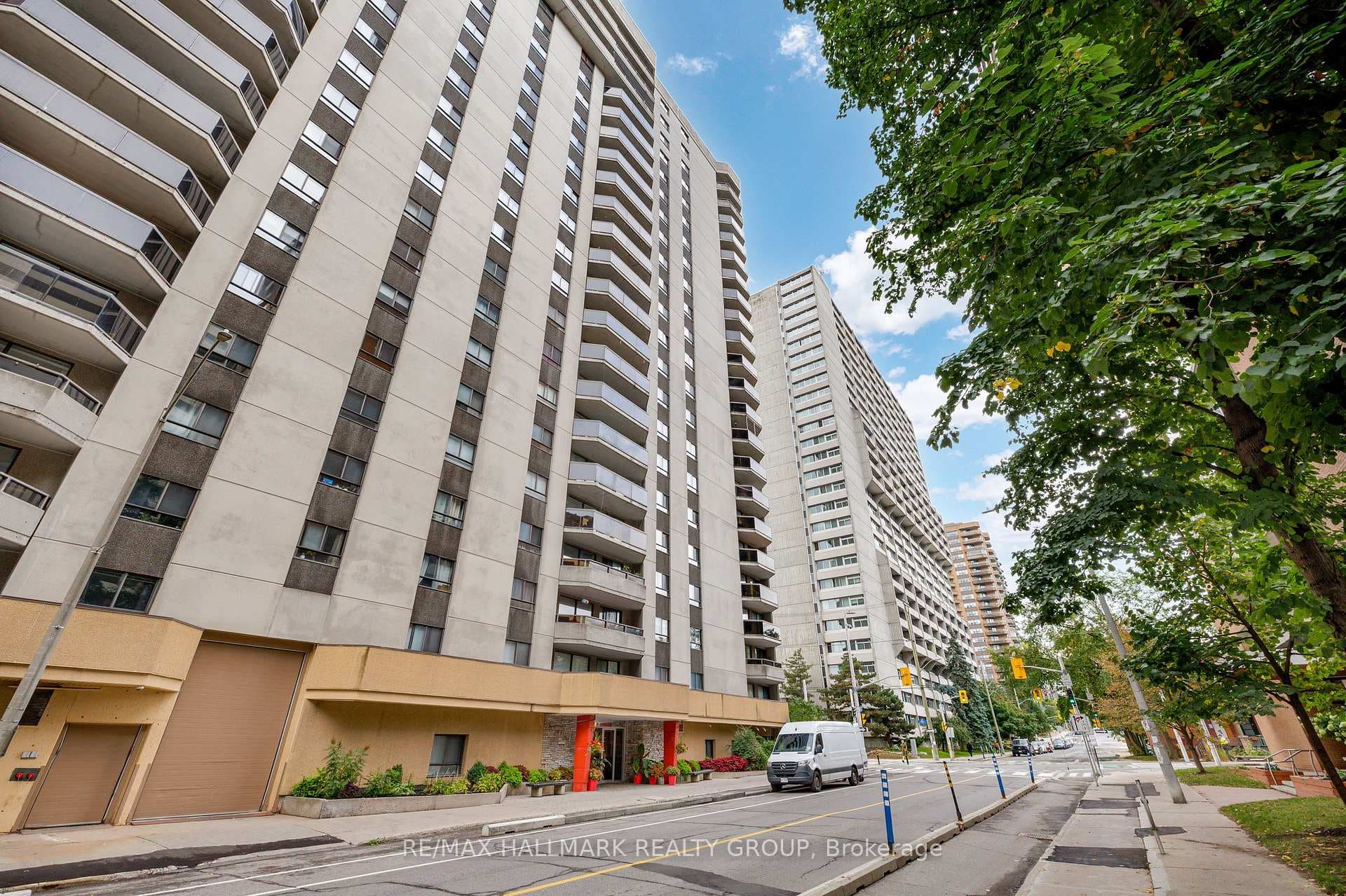 470 Laurier Avenue Unit 402 photo 1