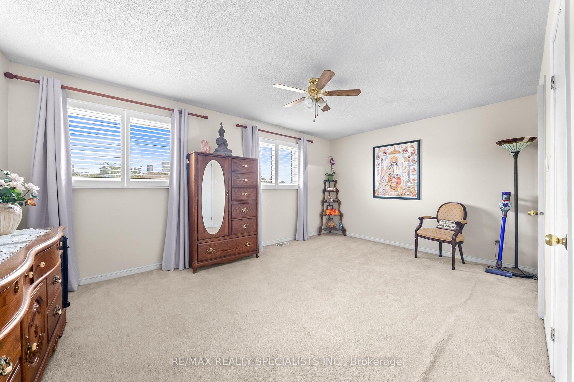 1004 Queensbridge Drive photo 19