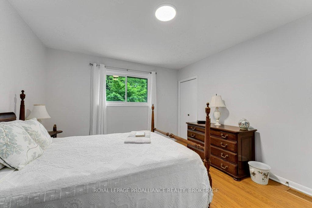 148 Campbell Crescent photo 20
