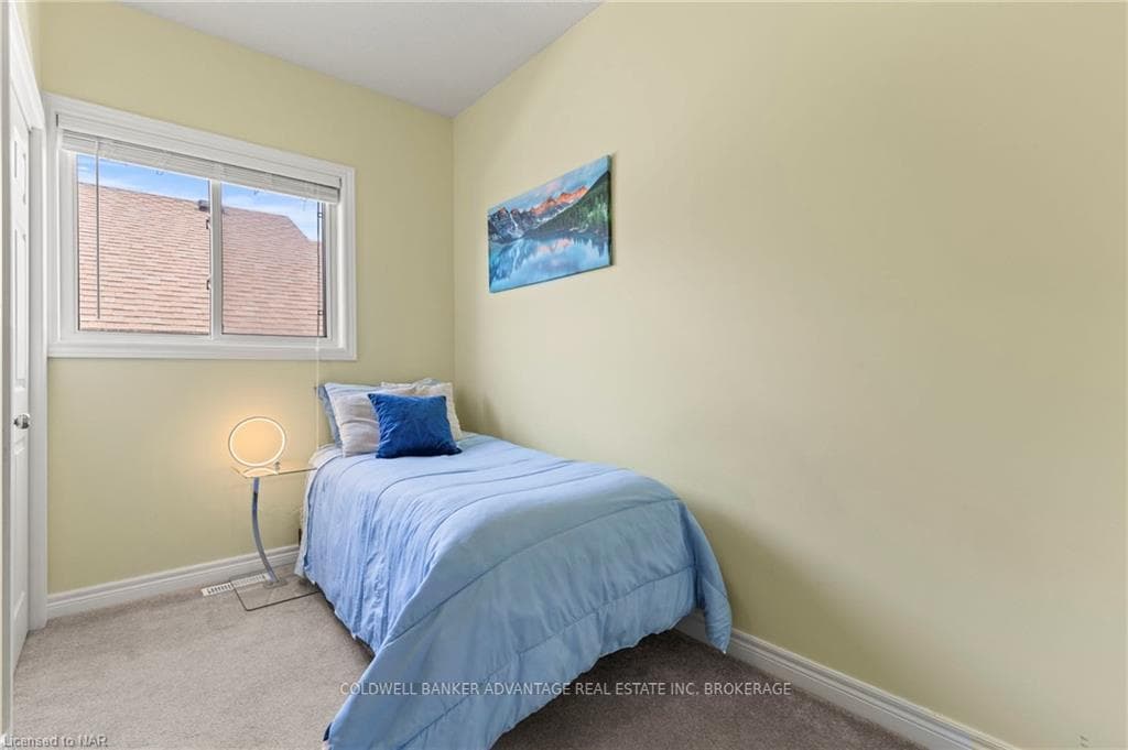 3rd bedroom is also on mainfloor.