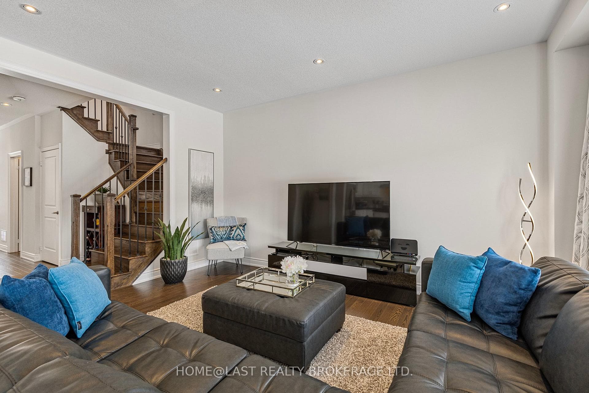 1437 Farrow Crescent photo 10