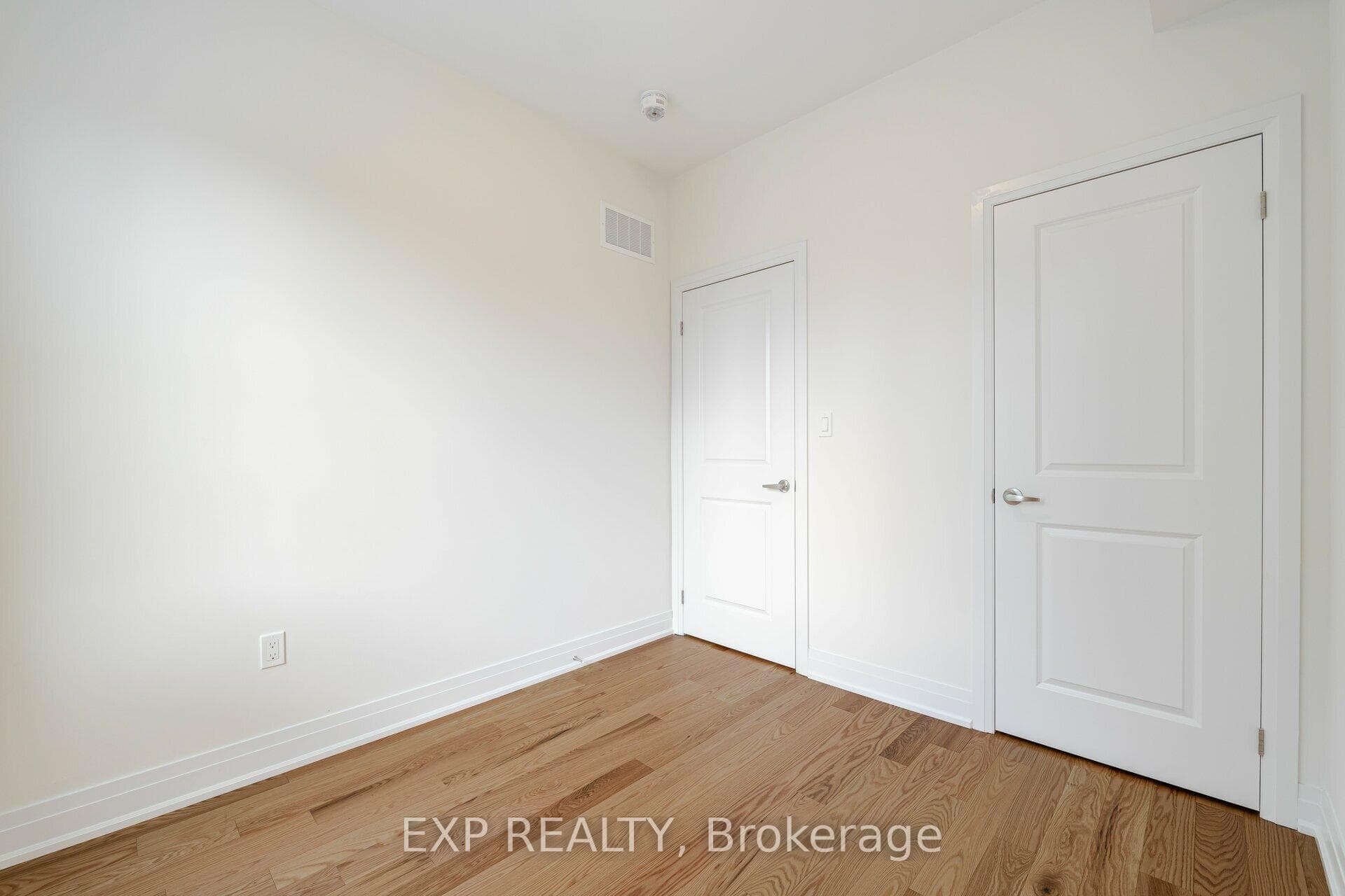 209 Wyndham Street photo 29