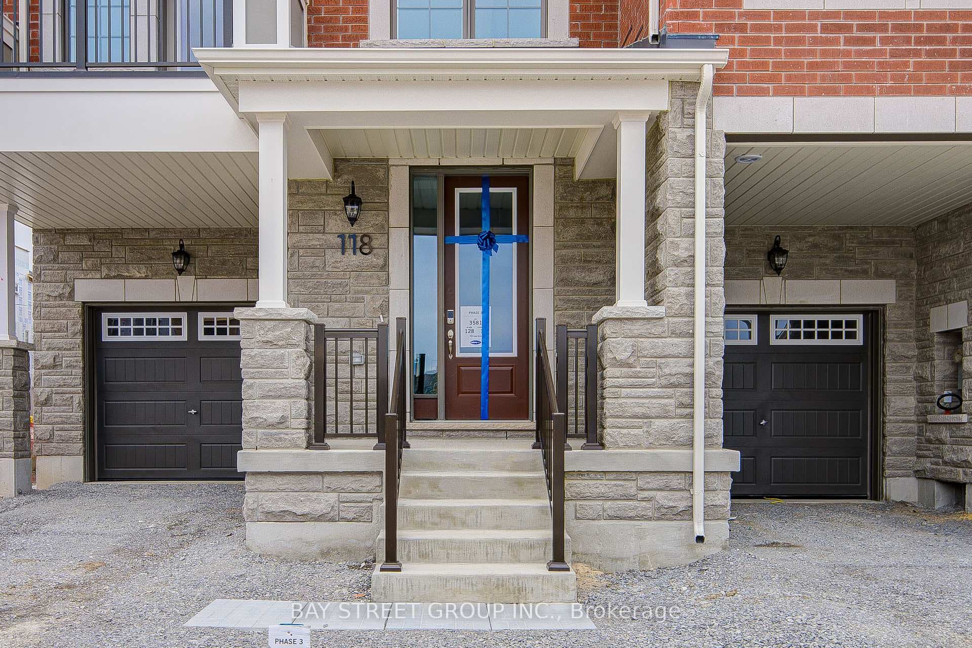 118 Azure Drive photo 1