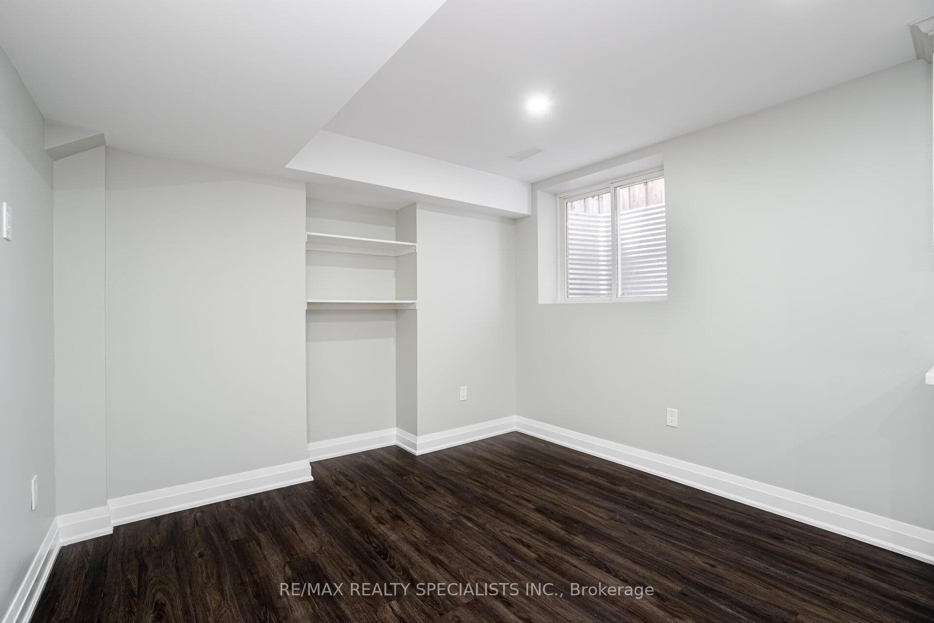 268 Giddings Crescent photo 6