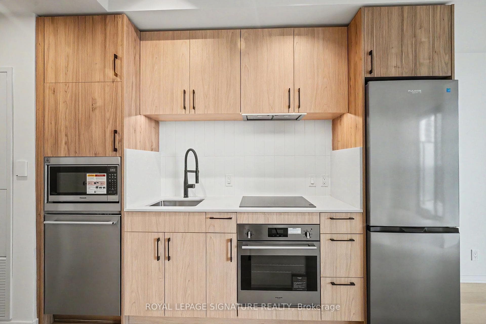 109 Erskine Avenue Unit 1111 photo 5