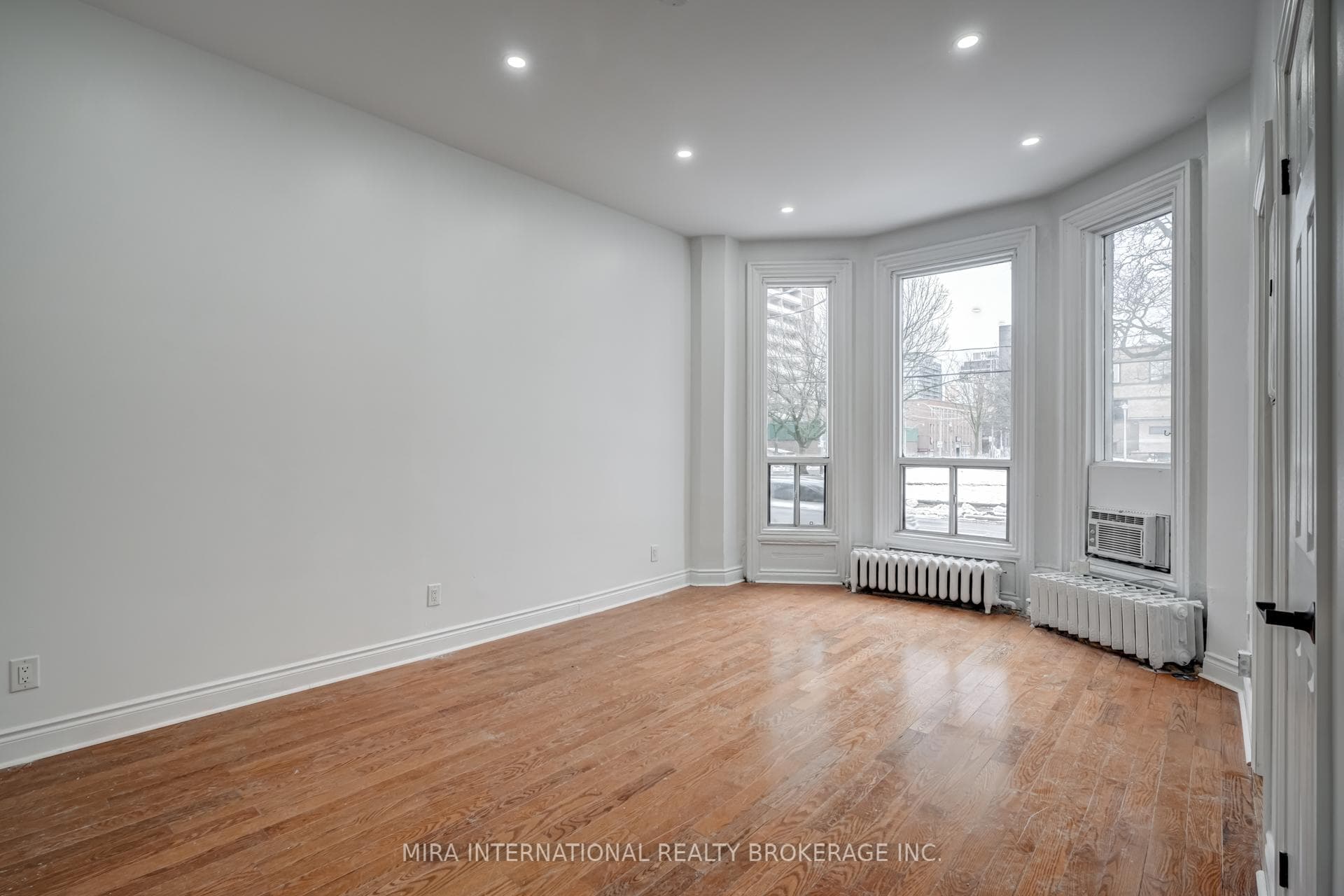 180 Sherbourne Street Unit 105 photo 2