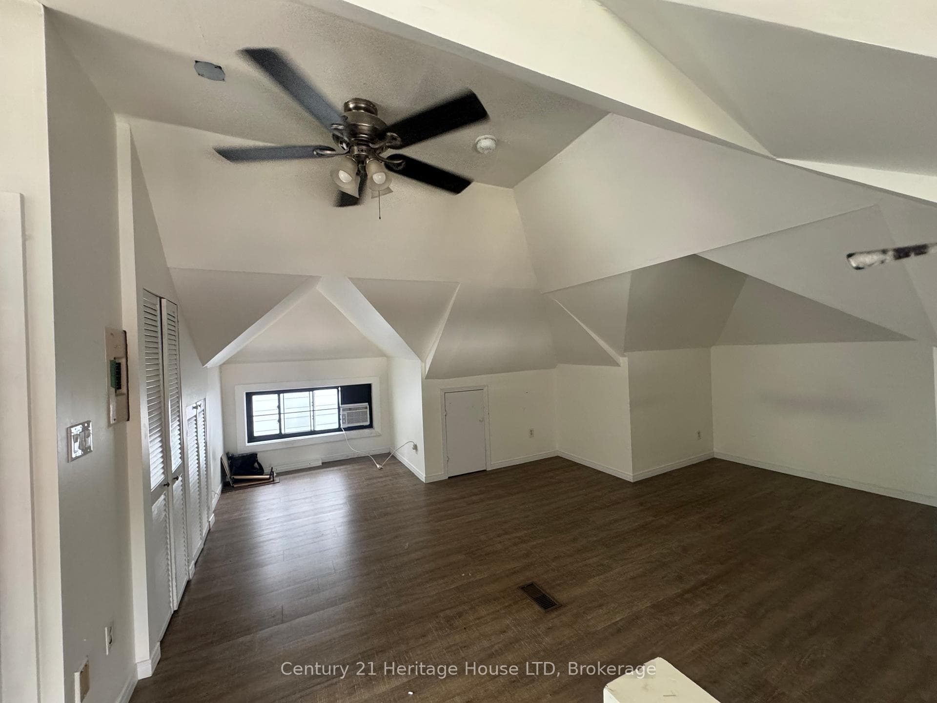 Bedroom / Living Area