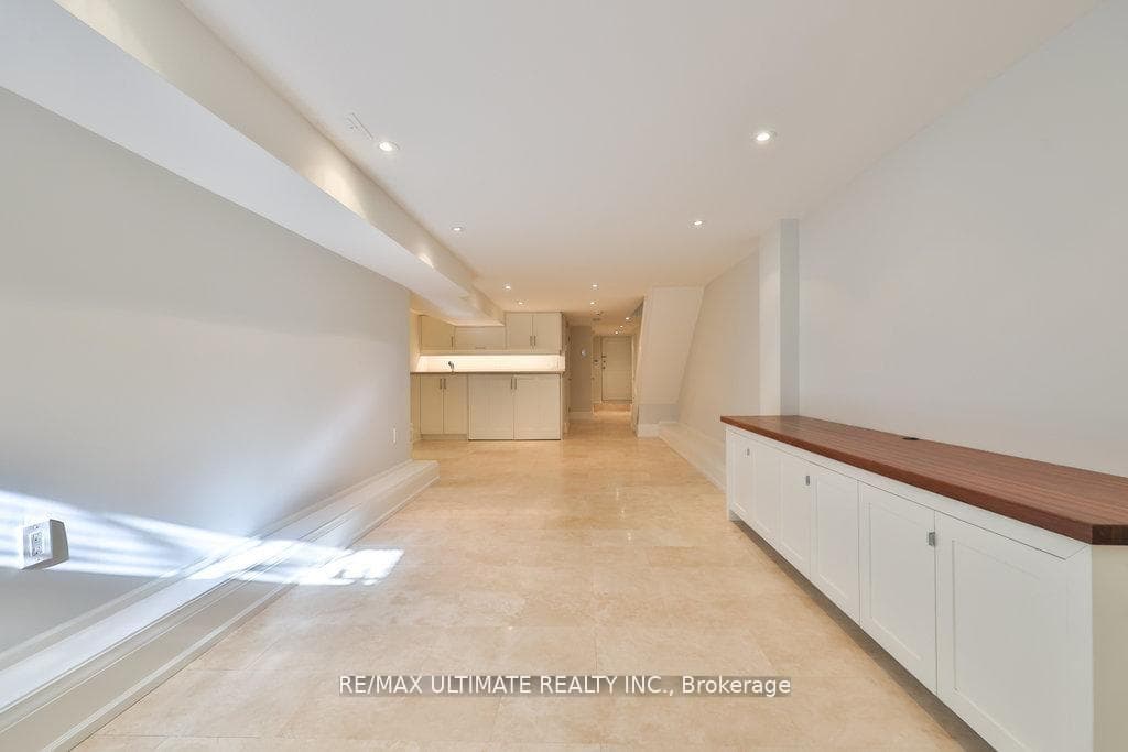 39 Macpherson Avenue photo 37