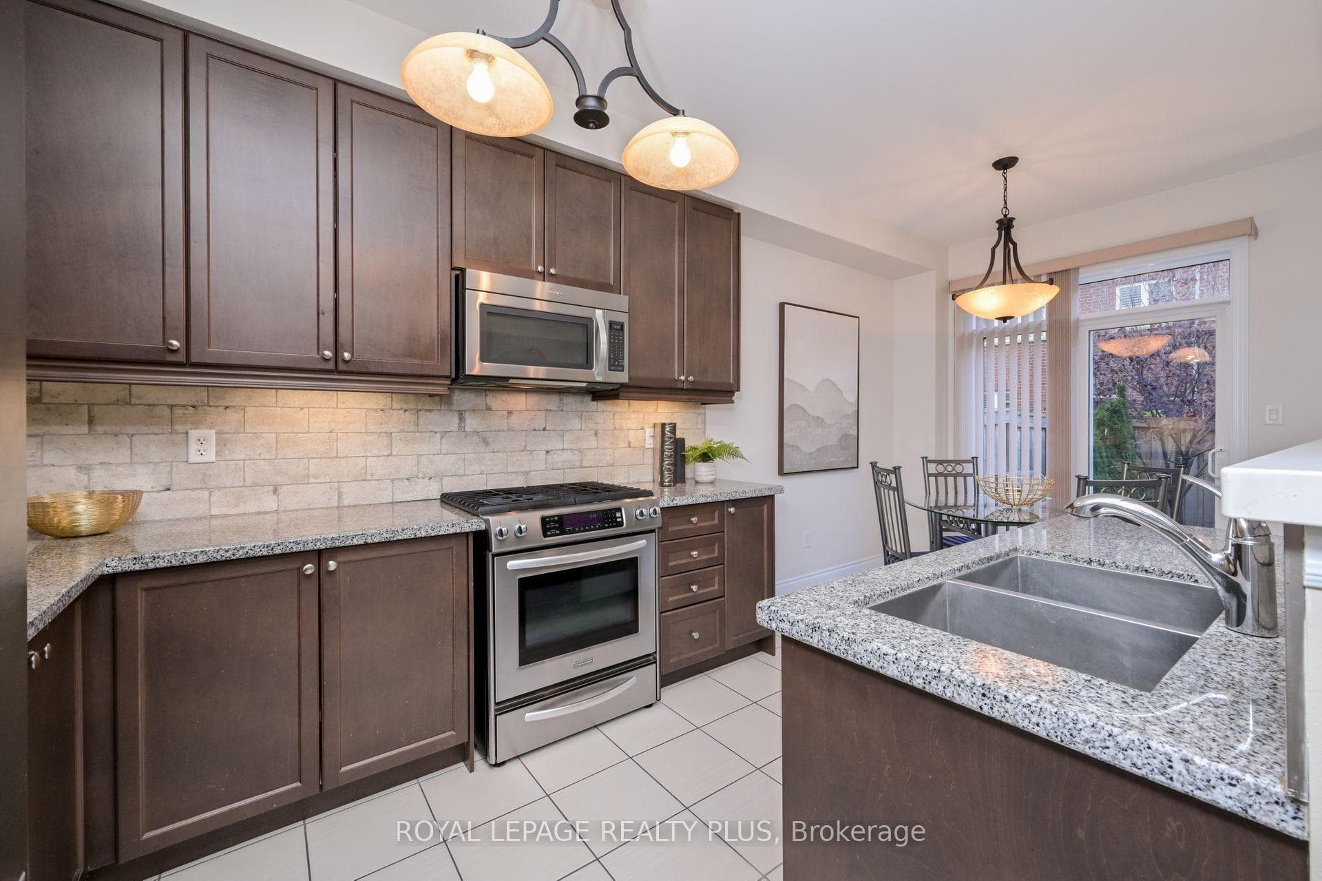 1512 Haws Crescent photo 9