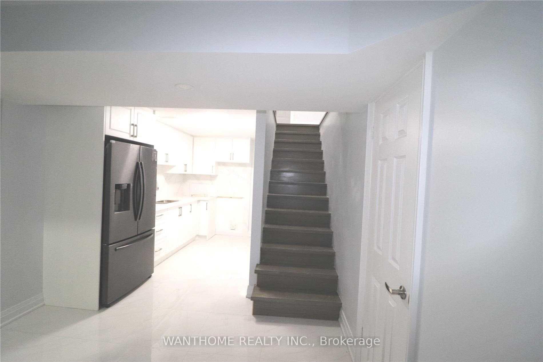 688 Village Parkway photo 4