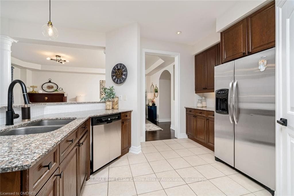 263 HOLLOWAY Terrace photo 17