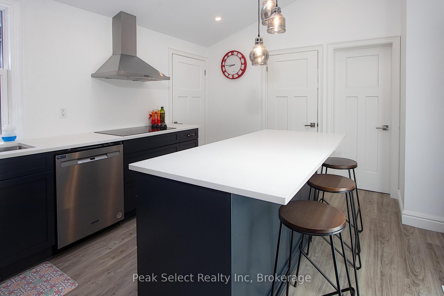 210 Jones Street photo 9