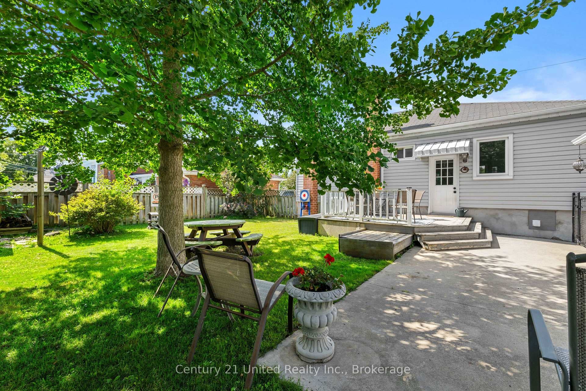 525 Howden Street photo 7