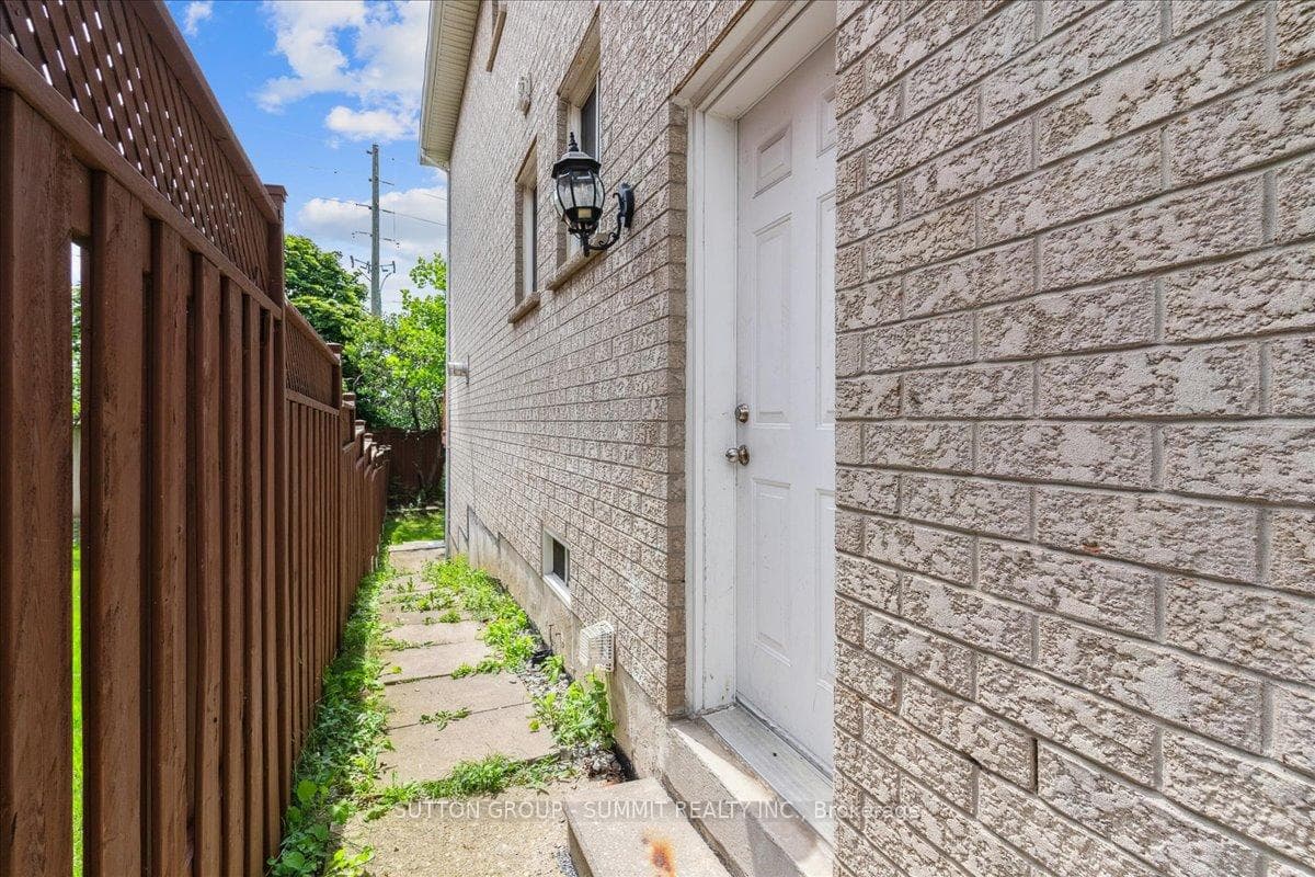 42 Tigerlily Place photo 24