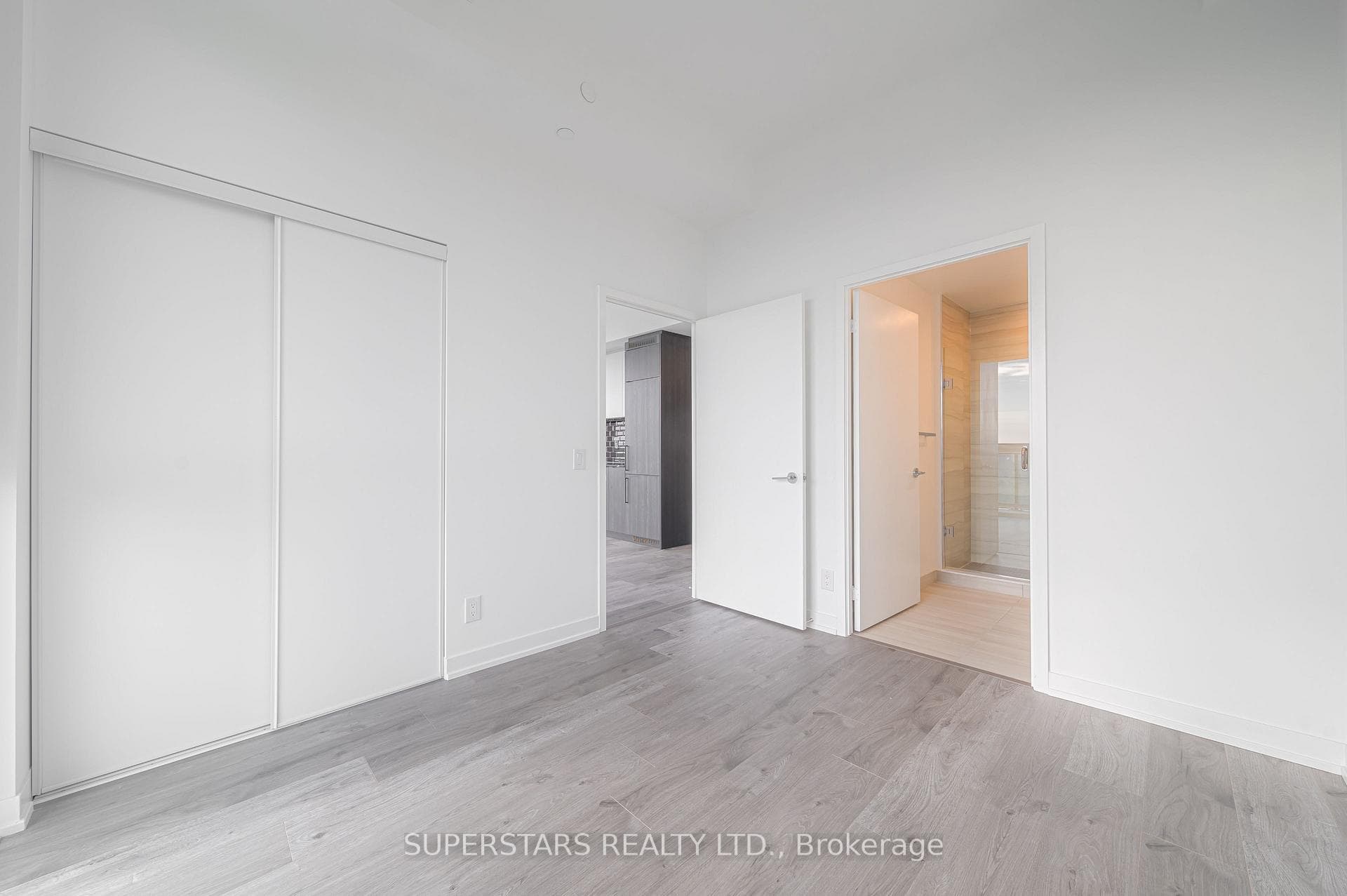 285 Dufferin Street Unit 1124 photo 13